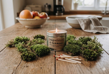 Load image into Gallery viewer, Grapefruit &amp; Oakmoss Artisan Soy Candle